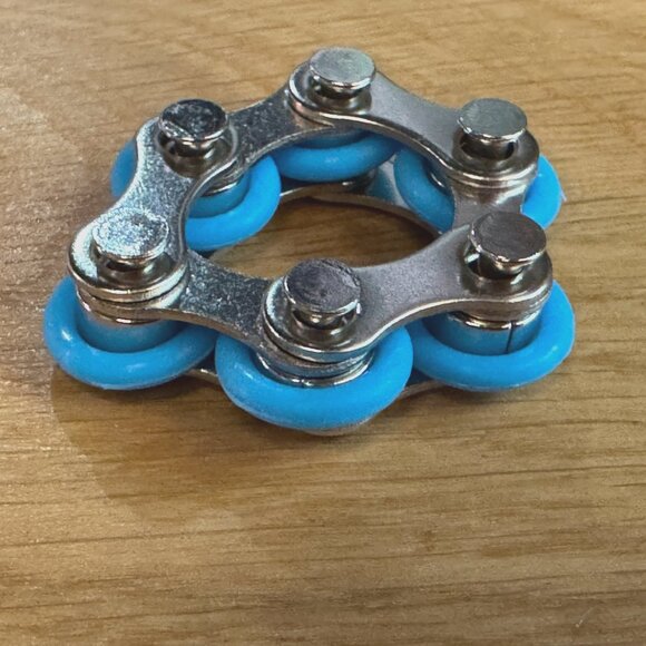 Fidget Toy: 4 Piece Flippy Roller Flick (Bike) Chain Fidget Toys with Case - Picture 10 of 16